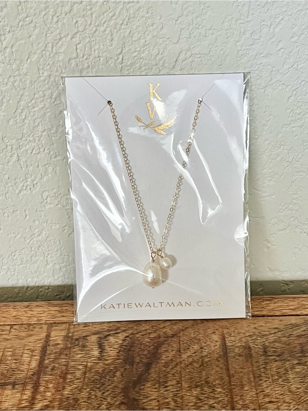 Gold Pearl Pendant Necklace - White Pearls